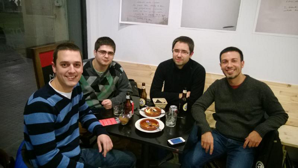foto 1 de la trobada. L'Oriol (Project1407), el Nil (Devixx), l'Eduard (FlyCurtiss) i jo mateix (drfelip)